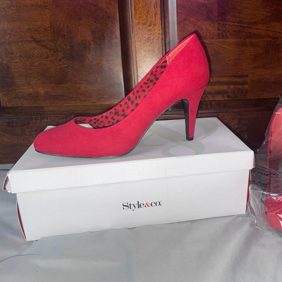 Brand new Red Pumps - Picture 1 of 3